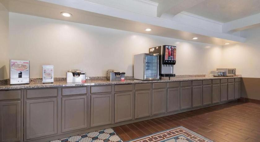 Hotel Surestay By Western Lawton