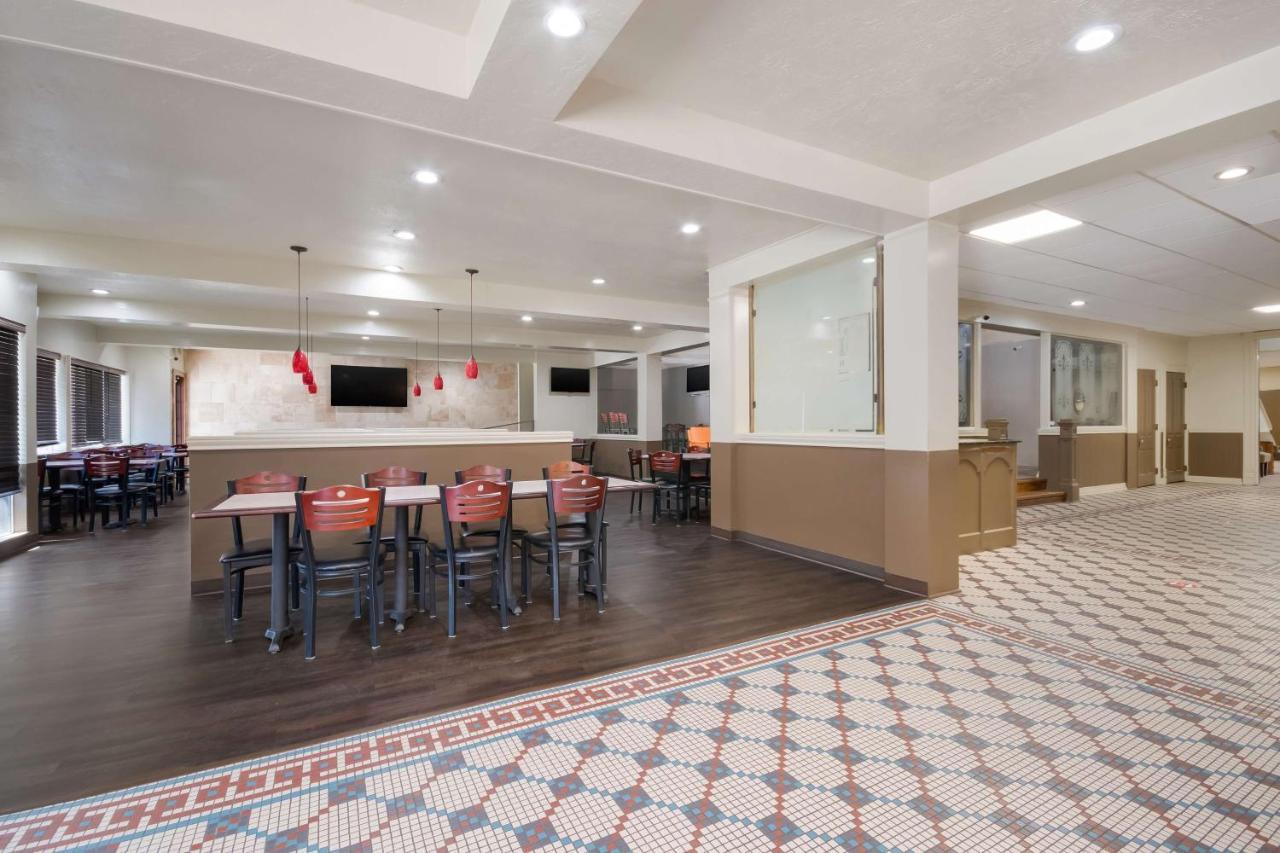 Surestay By Western Hotel 2*